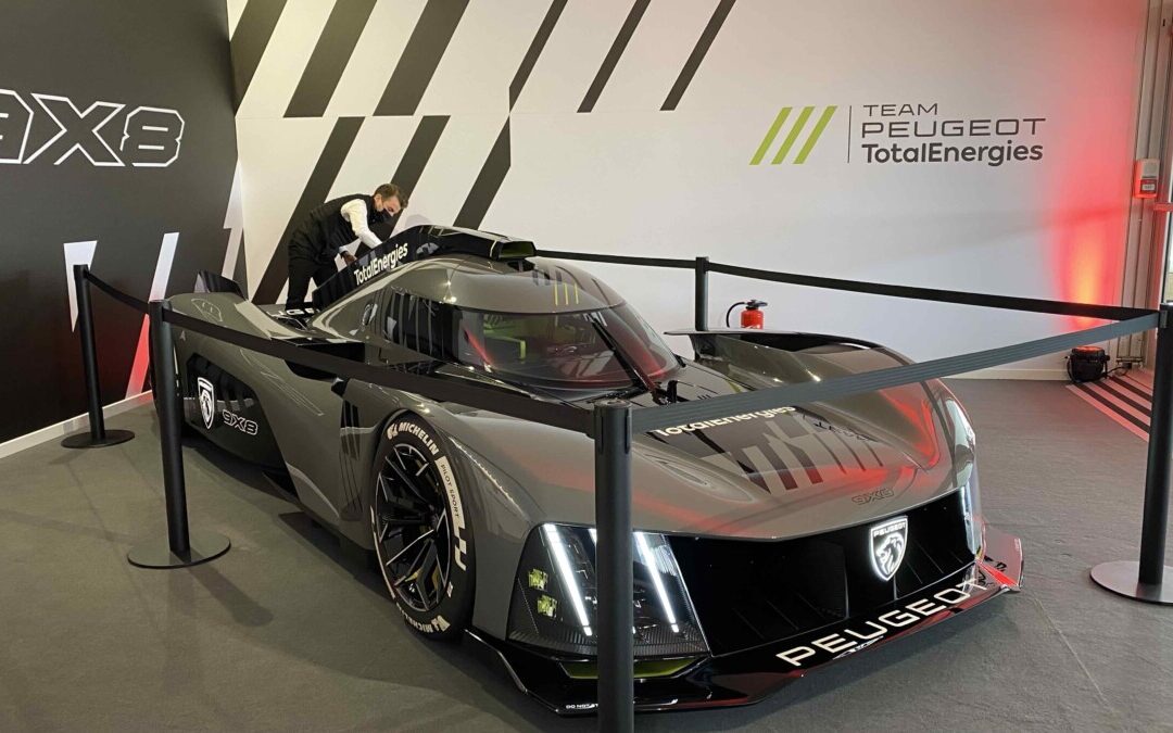 La Peugeot 9X8 présente dans le paddock des 24 Heures du Mans