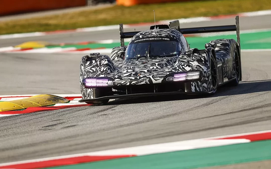 La Porsche LMDh en essais sur le circuit de Barcelone