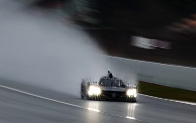 La Peugeot 9X8 en essais sur le circuit de Barcelone