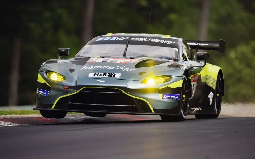 24H du Nürburgring – H+1 : L&rsquo;Aston Martin #90 profite d&rsquo;un arrêt anticipé pour se hisser en tête