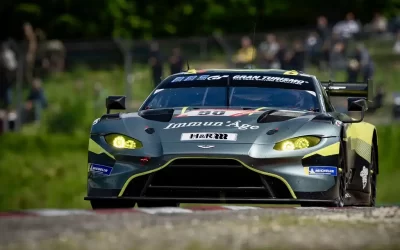 24H du Nürburgring – H+5 : L&rsquo;Aston Martin #90 mène sous le soleil couchant