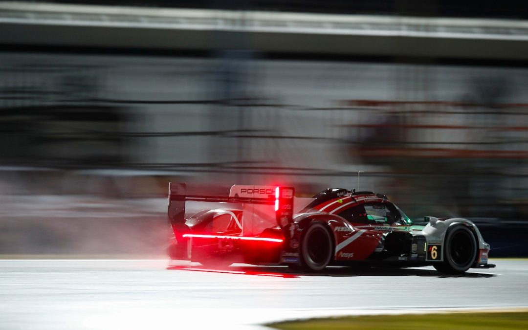 Roar Before the Rolex 24 – Session 5 : La Porsche 963 en tête sous la pluie