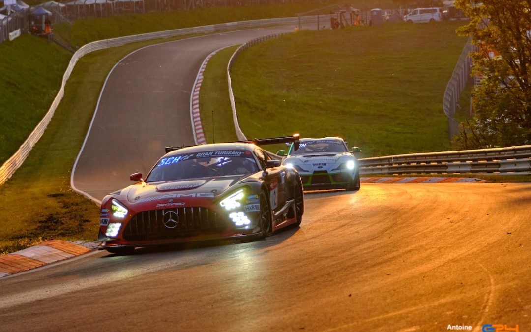 24H du Nürburgring, H+5 : Crevaison pour la Ferrari 296 GT3/Frikadelli, Mercedes prend la tête