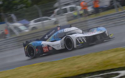 24H du Mans, H+4 : La Peugeot 9X8 n°94 en tête sous la pluie, derrière la Safety Car