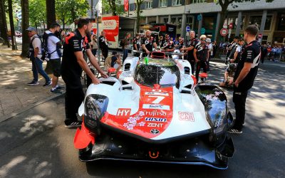 Les Hypercars en action en ville après le Pesage !