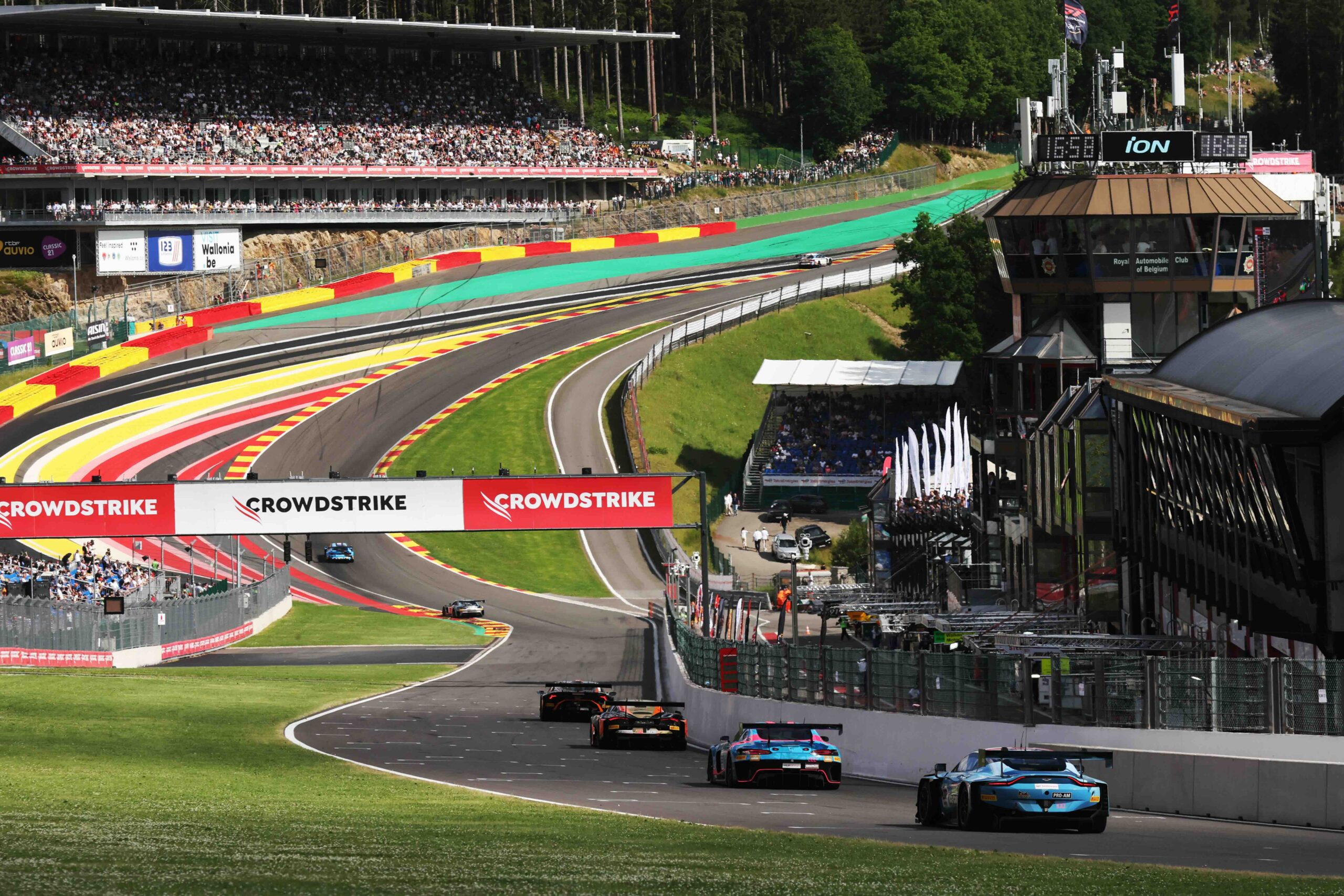 70 GT3 au départ des 24 Heures de Spa 2026