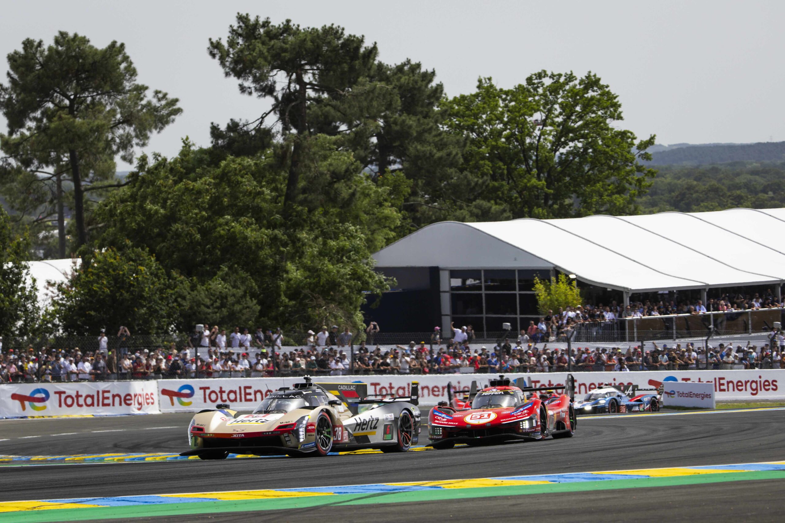 Premier véritable rebondissement dans cette 94e édition des 24 Heures du Mans. Alors solidement installée dans le top 5, la BMW M Hybrid V8 n°15 Premier véritable rebondissement dans cette 94e édition des 24 Heures du Mans. Alors solidement installée dans le top 5, la BMW M Hybrid V8 n°15