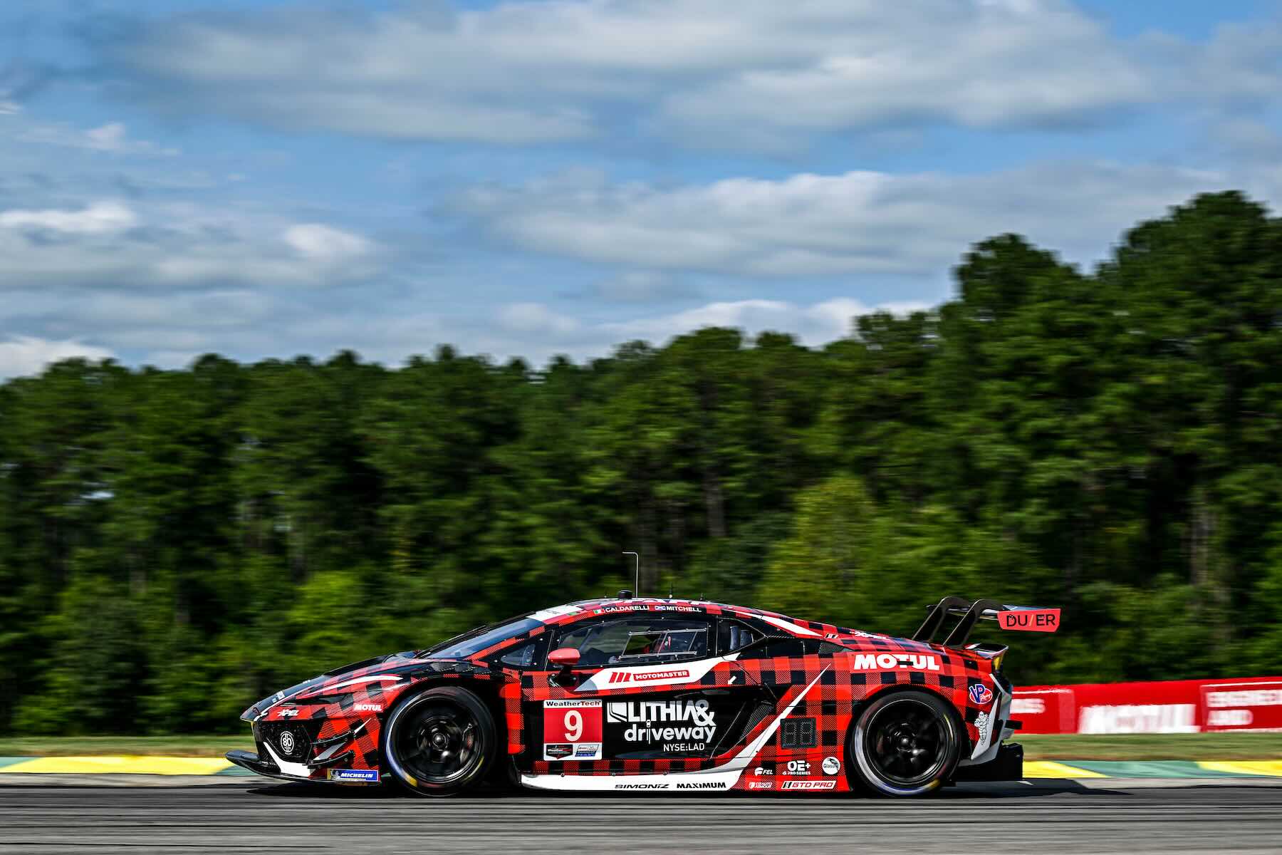 Caldarelli offre sa première pole à la Lamborghini Temerario GT3 à VIR