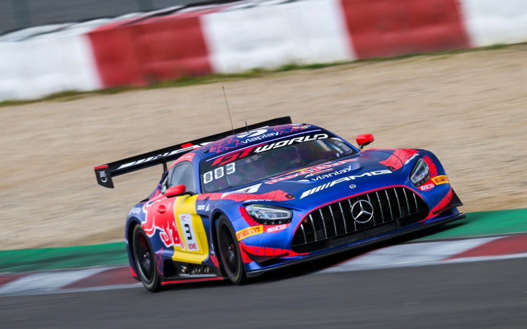 Max Verstappen en piste lors de la finale GT World Challenge Europe à Portimão